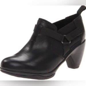 Merrell Evera Rush Heeled Leather Ankle Bootie in Black Women's US 9 $140